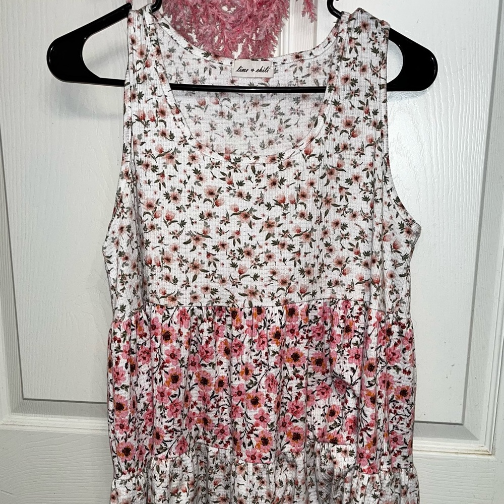 Flower pattern tank